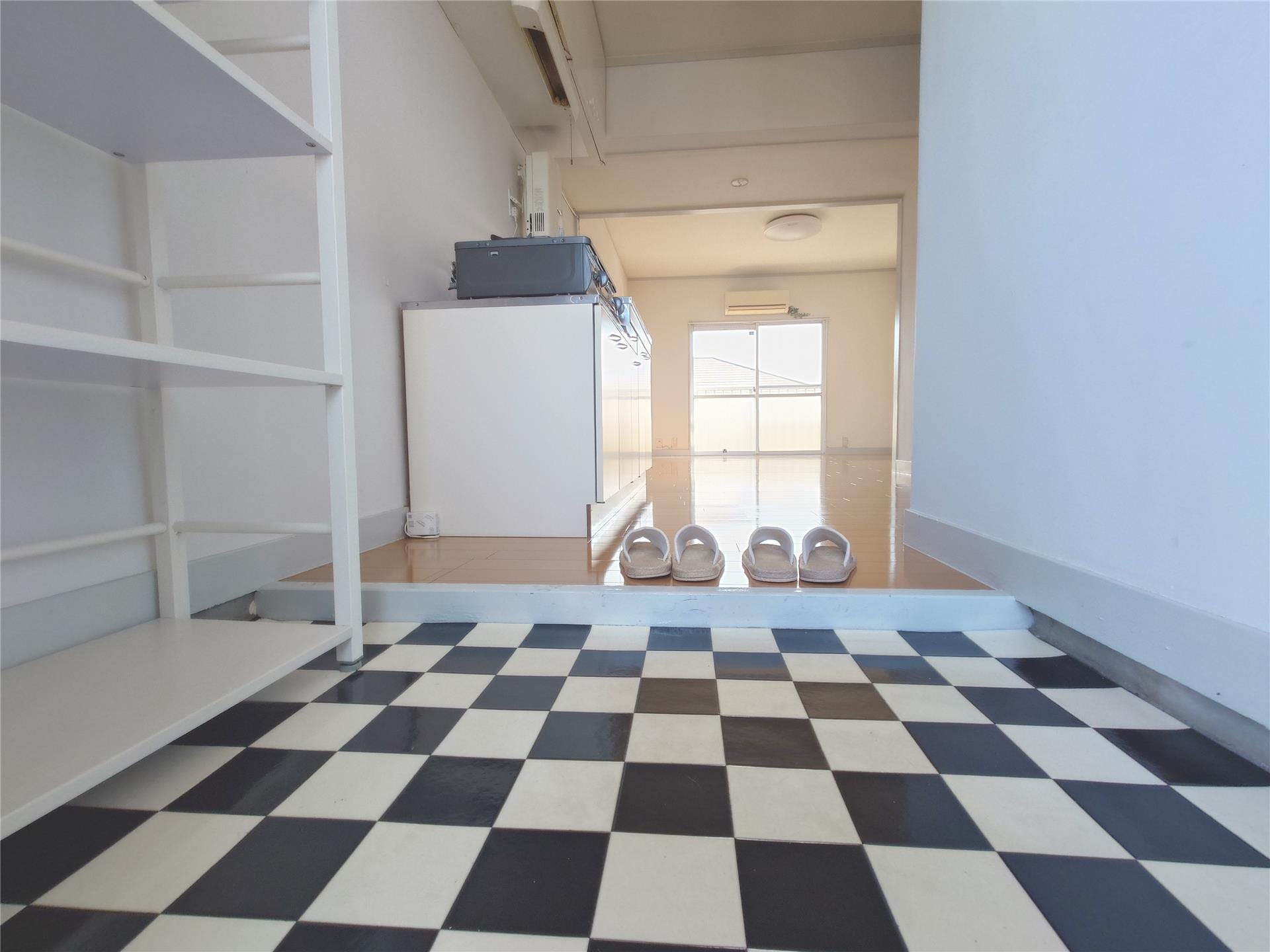 物件内観写真12　(玄関)