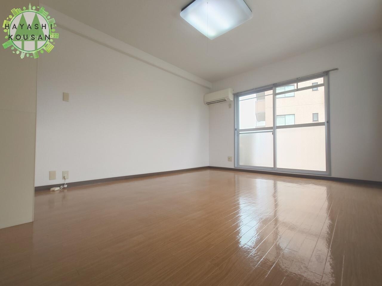 物件内観写真4　(玄関から廊下)