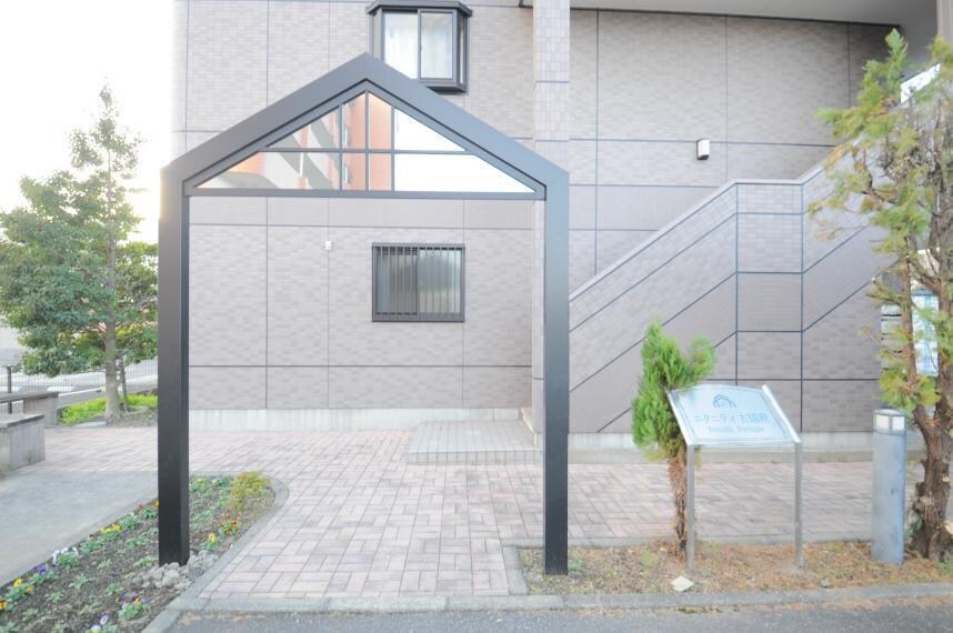 物件外観写真3　(エントランス)