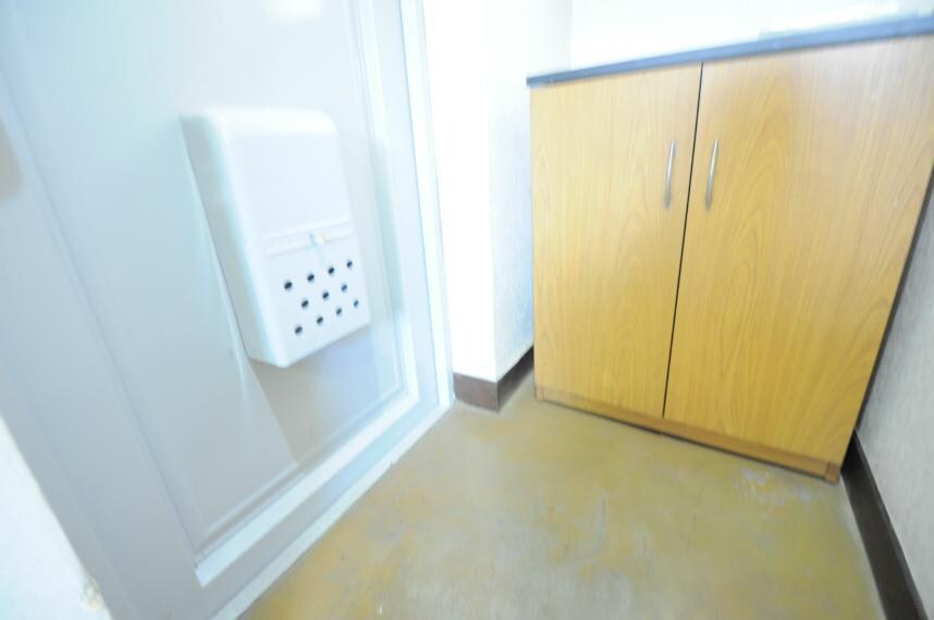 物件内観写真11　(玄関)