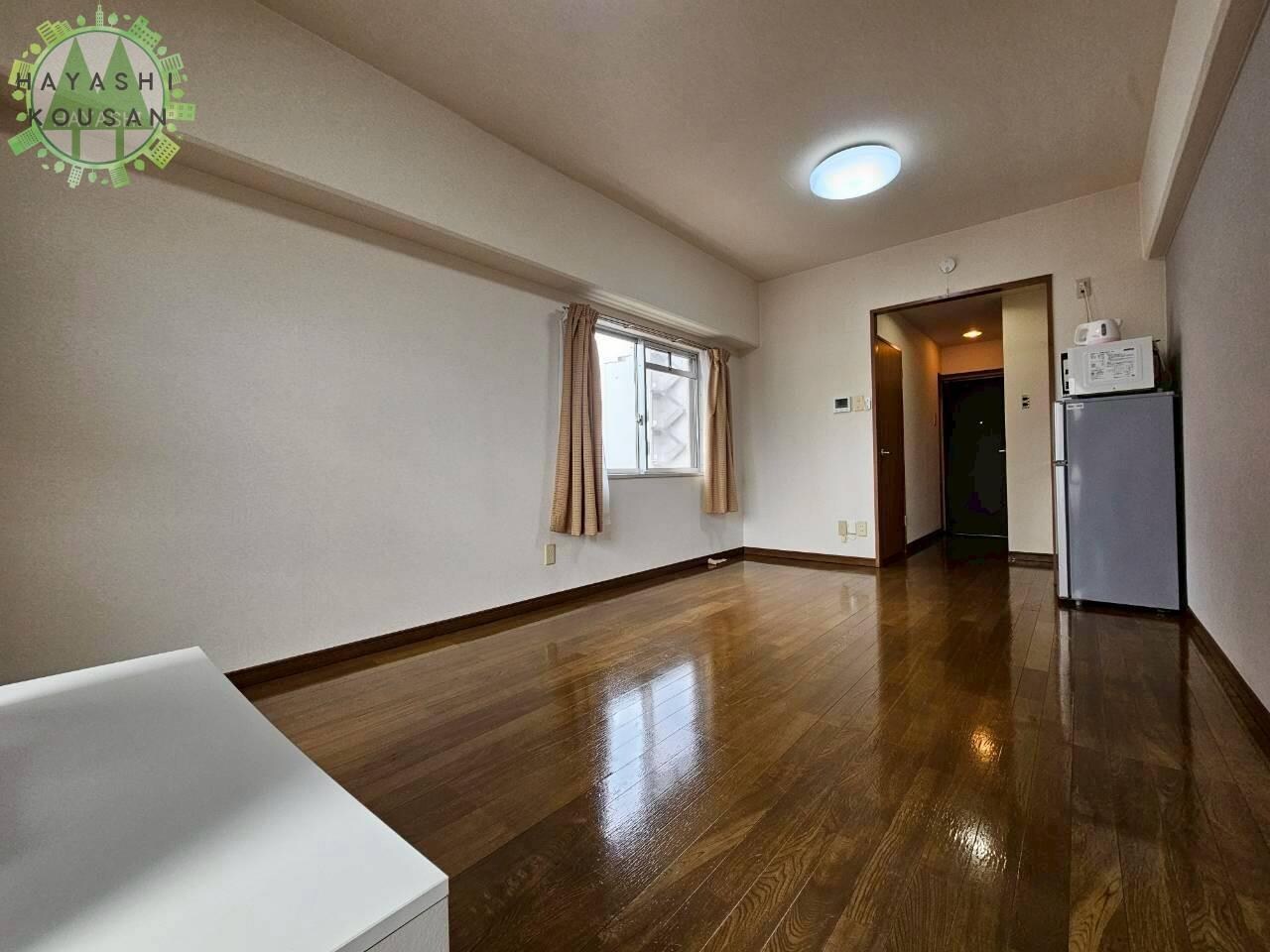 物件内観写真13　(角部屋なので二面採光で明るい)