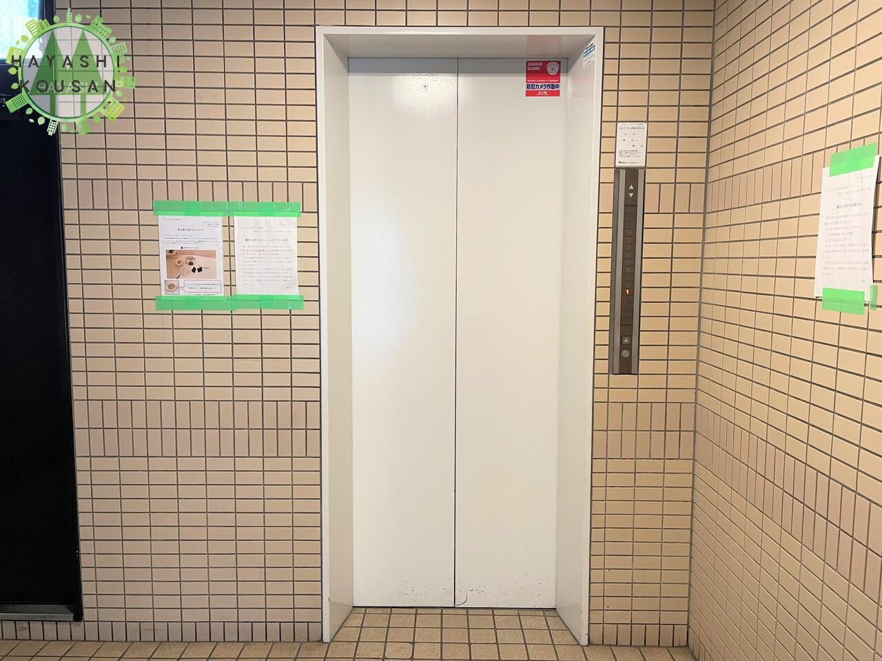 物件外観写真5　(エレベーター前)