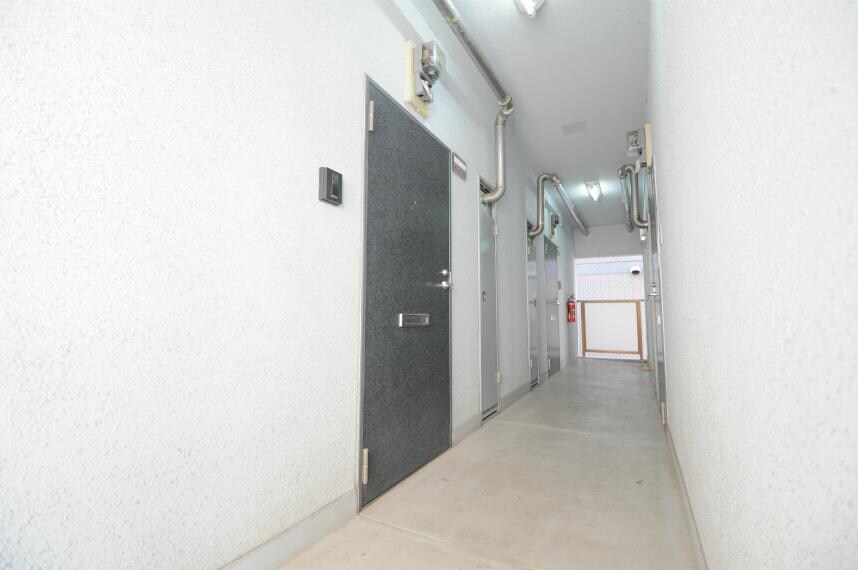 物件外観写真6　(共有通路)