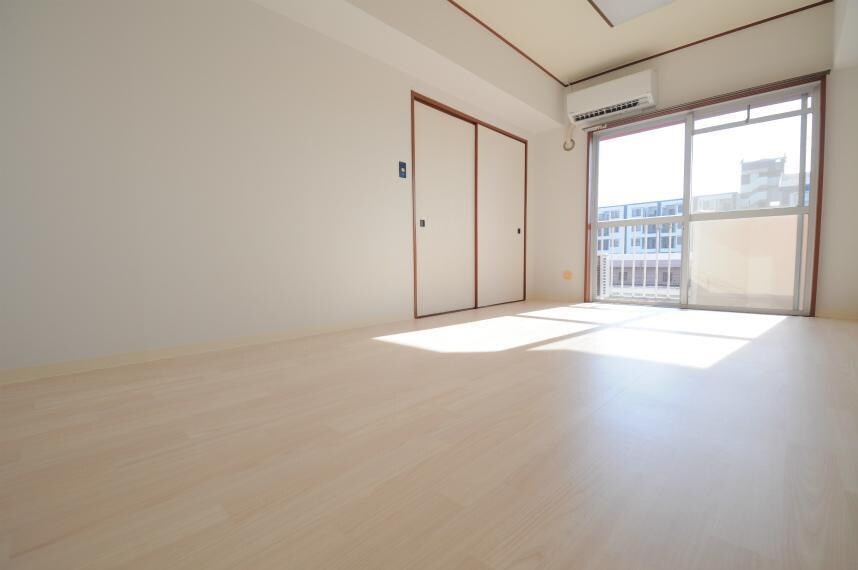 物件内観写真11　(人気のホワイトフローリングです)