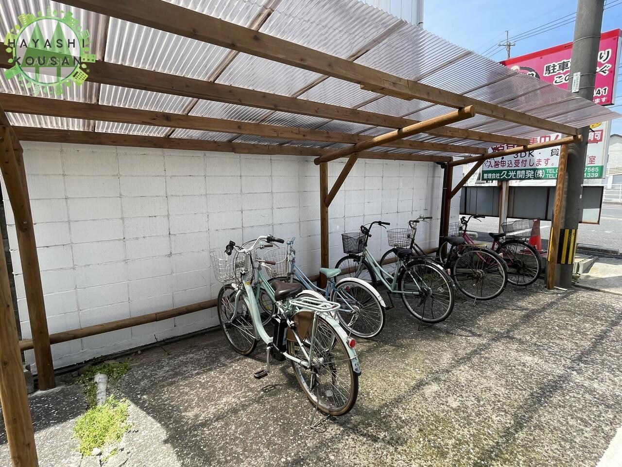 物件外観写真7　(駐輪場)