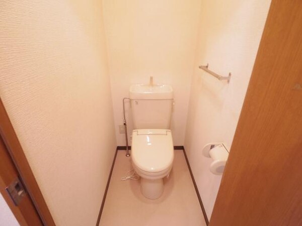 トイレ(温水洗浄便座に変更)
