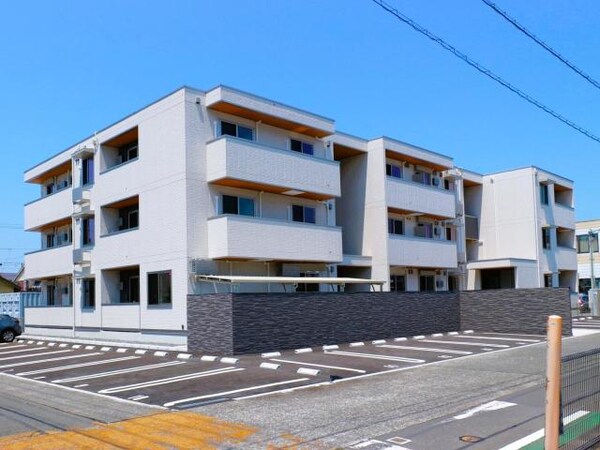 建築中