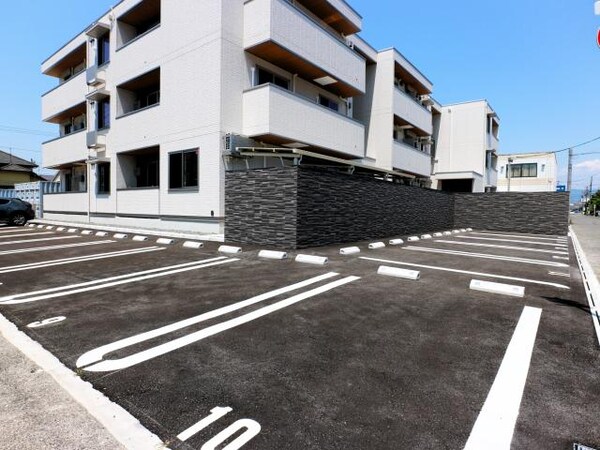 建築中