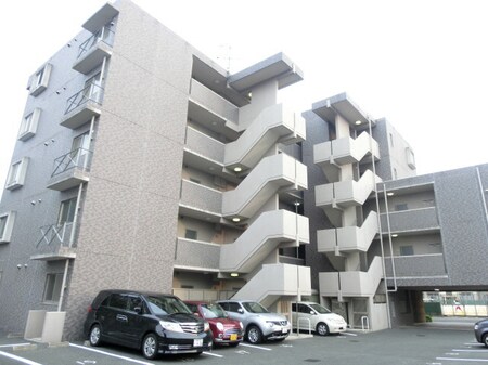 ハイリッヒ新屋敷外観写真