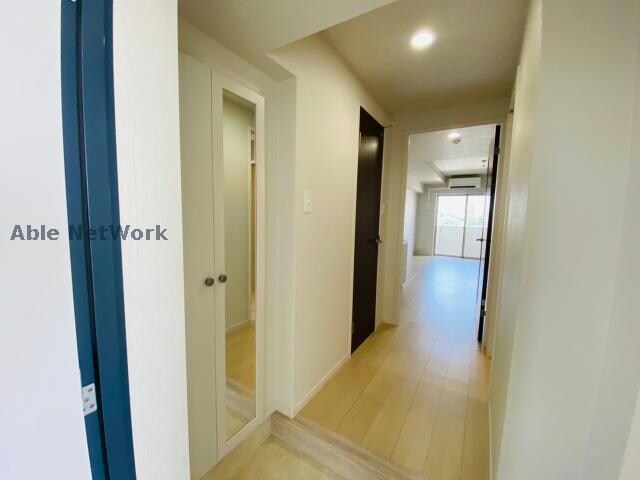 物件内観写真21　(姿見付きトールサイズの靴箱)