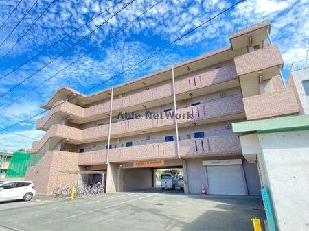 エフティ大学病院前外観写真