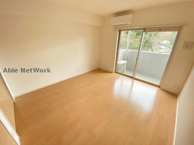 物件内観写真2　(同型タイプ)