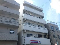 熊本市電Ａ系統<熊本市交通局> 交通局前駅 5階建 築38年の外観写真