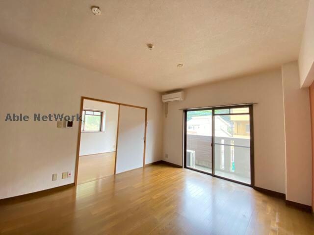 物件内観写真11　(同型反転　現況優先)