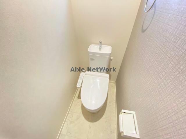 物件内観写真8　(2階トイレ)