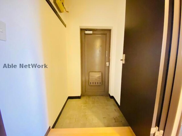 玄関回り(同型別号室)