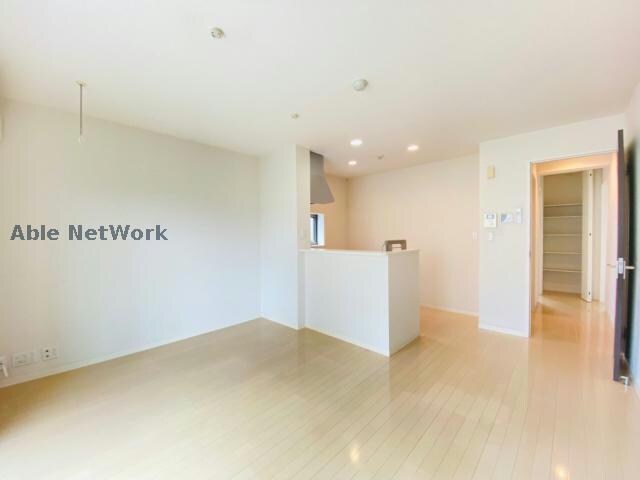 物件内観写真2　(同型反転　現況優先)