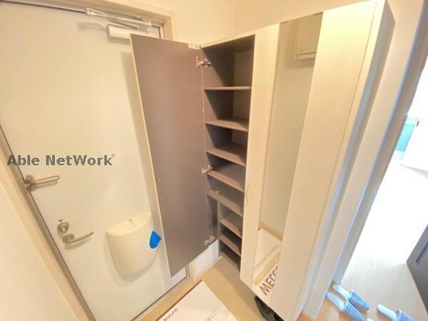 玄関回り(同型反転)