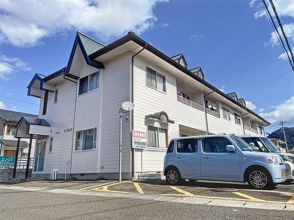 外観(仮。車、雲ない日に撮り直し。)