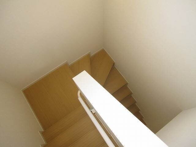 物件内観写真13　(階段)