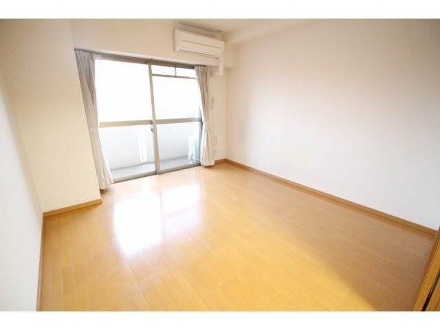 物件内観写真16　(洋室8.4帖)