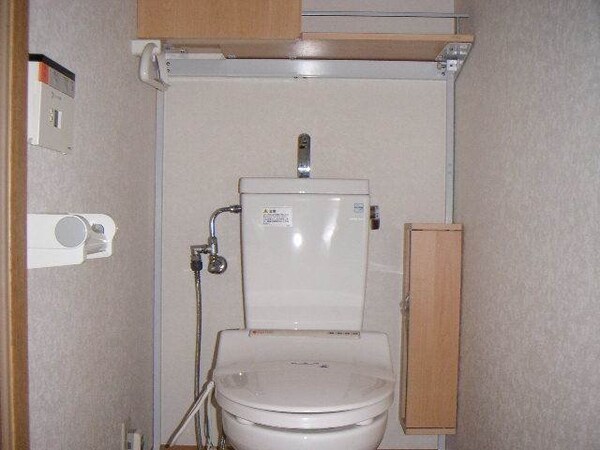 トイレ(同じ物件の類似部屋の画像です。現況を優先とします。)