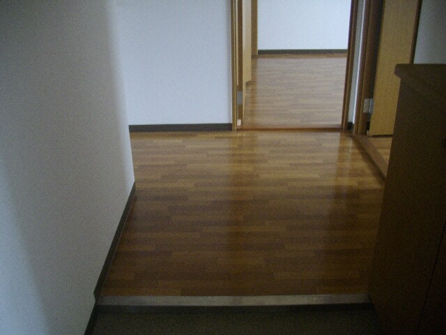 物件内観写真7　(玄関)