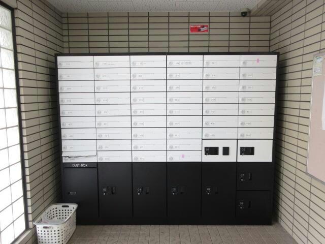 物件外観写真3　(宅配BOX・メールボックス)