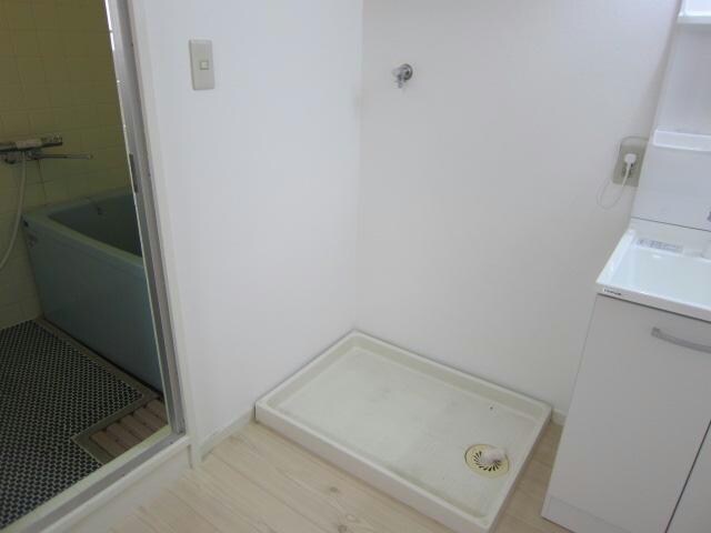 物件内観写真10　(洗濯機置き場)