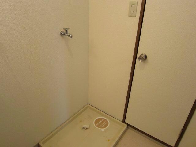 物件内観写真8　(洗濯機置き場)