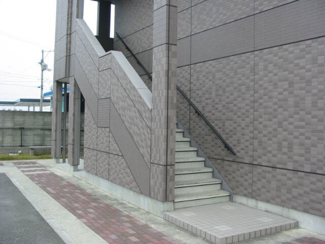 物件外観写真2　(階段)