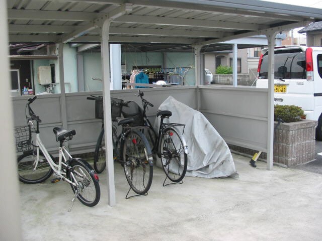 物件外観写真5　(自転車置場)
