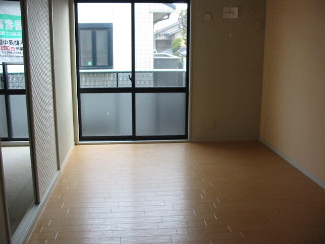 物件内観写真3　(B205　洋室　南)