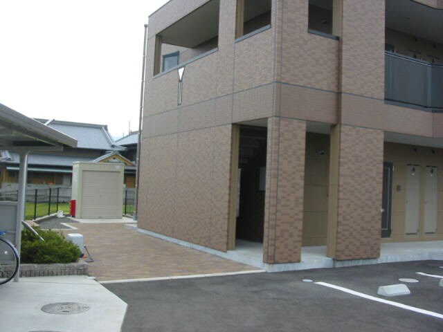 物件外観写真2　(自転車置場)