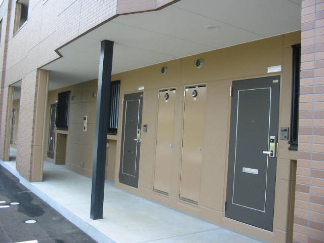 物件外観写真5　(玄関)