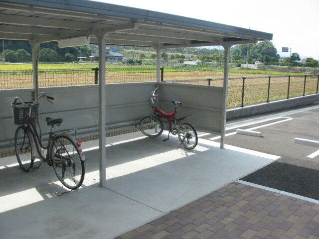 物件外観写真6　(自転車置場)