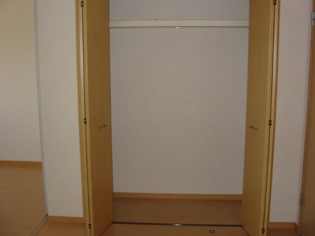 物件内観写真10　(202　ＬＤＫ　収納)