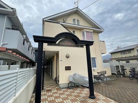 レオパレス新居浜B外観写真