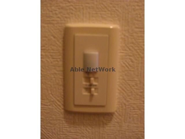 物件内観写真20　(玄関は人感センサーライト採用)