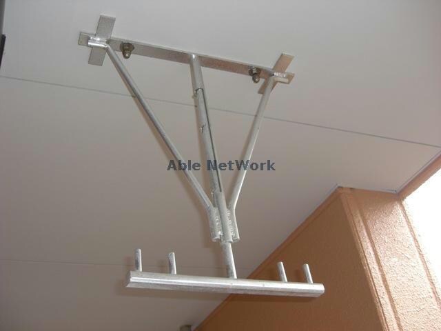 物件内観写真22　(ベランダ物干し用具)