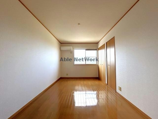 物件内観写真12　(2階洋室)