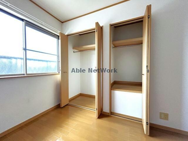 物件内観写真16　(北側洋室の収納)