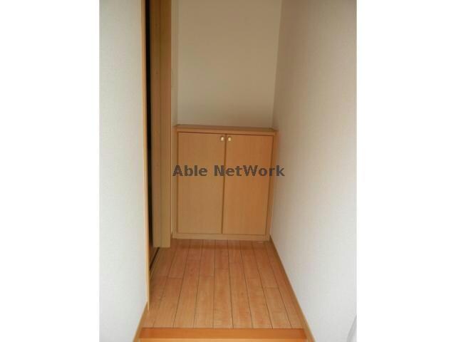 物件内観写真21　(シューズボックス付きで玄関すっきり)