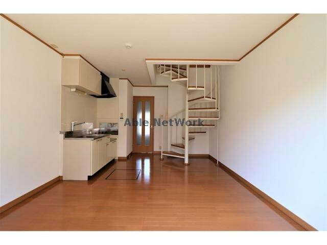 物件内観写真6　(8.4帖のDK)