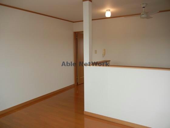 物件内観写真8　(2階の8.8帖洋室)