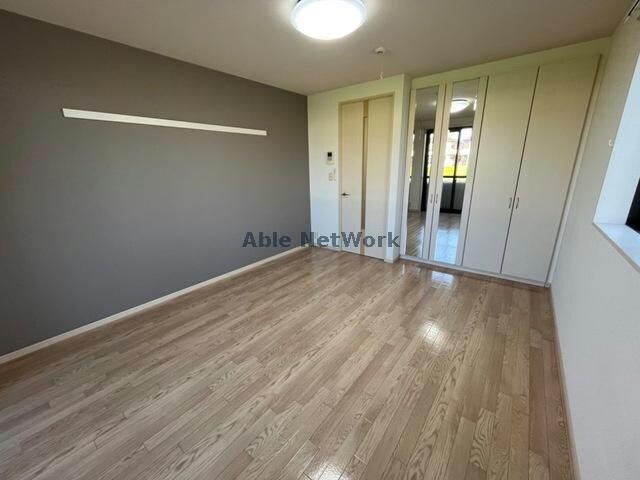 物件内観写真6　(アクセントクロスがおしゃれ♪)