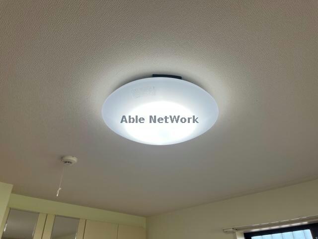 物件内観写真16　(シーリングライト付き)