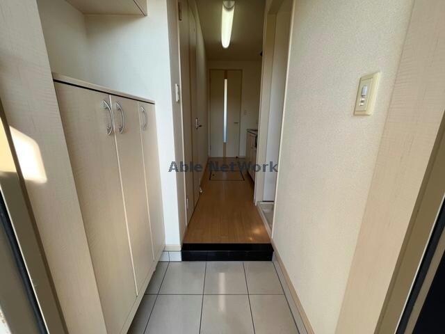 物件内観写真19　(人感センサーライト付きの玄関)