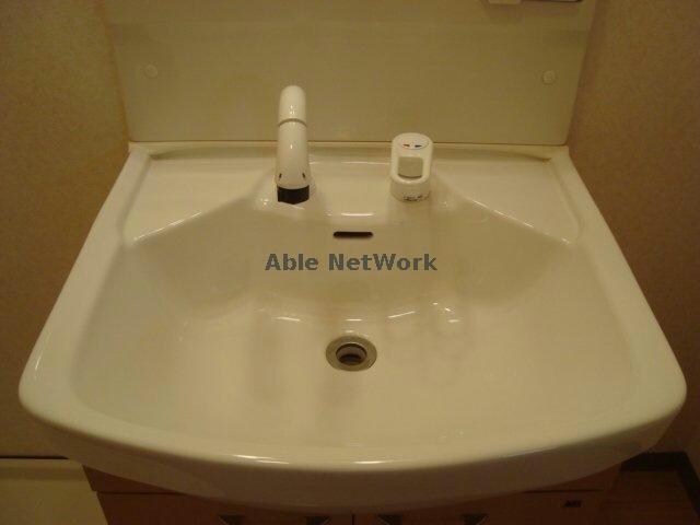 物件内観写真11　(シャワー付洗面台)