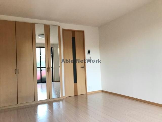 物件内観写真5　(美真美向きで日当りのいいお部屋です！)